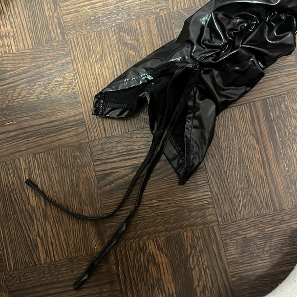 Black faux leather rouged leggings - Picture 2 of 4